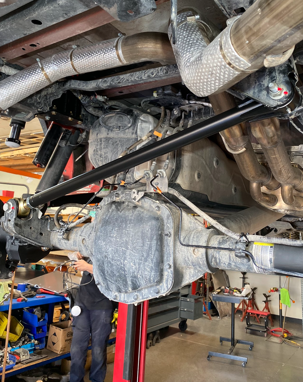 Installed Gen 3 Raptor track bar seen along the length of the rear axle housing