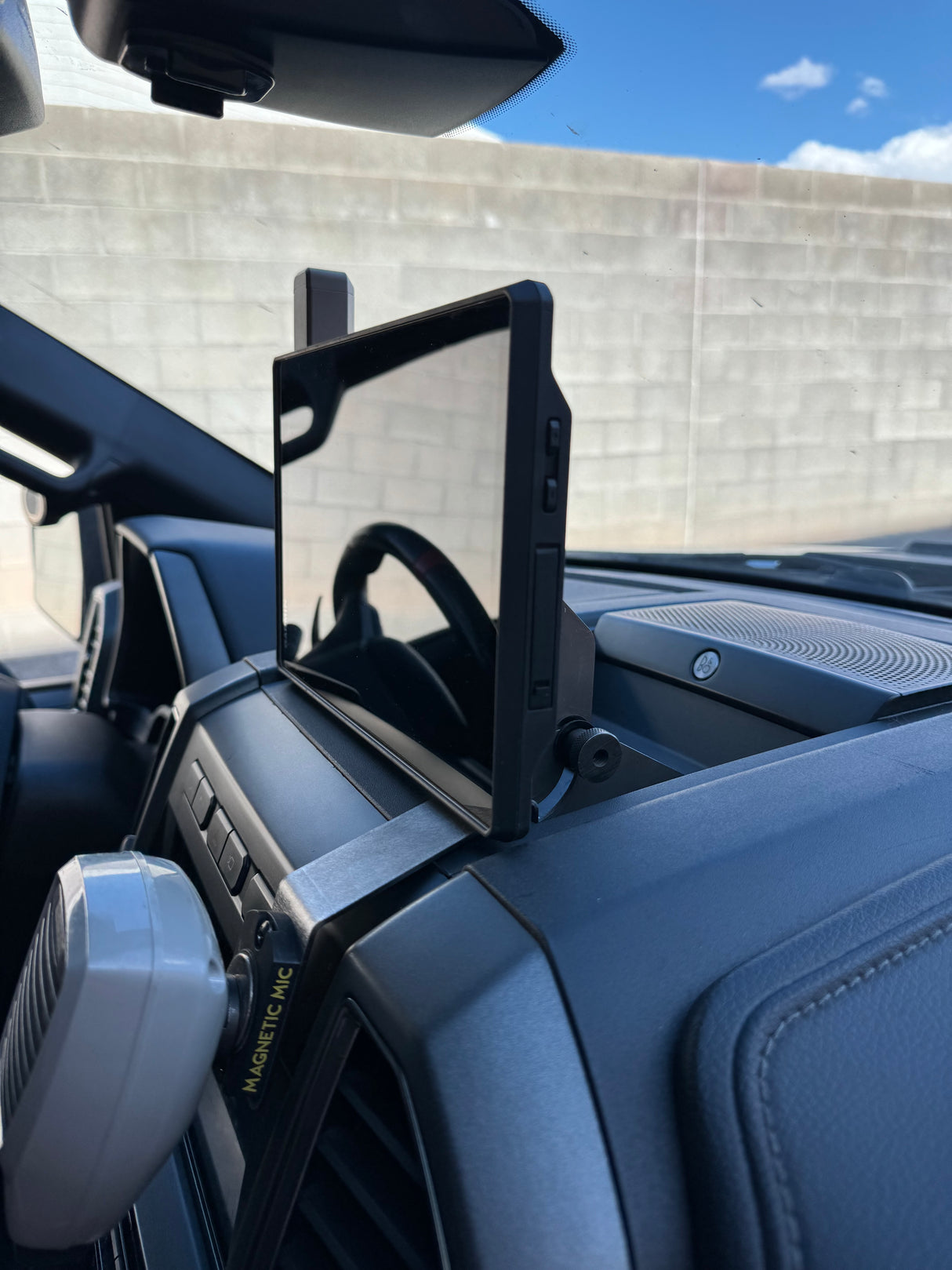 2017-2020 F150 and Raptor Center Dash Fold Down GPS mount-Garmin TREAD XL