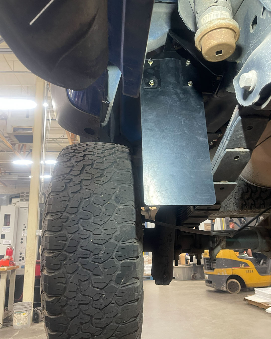 Rear shock mud flap kit with nylon-reinforced rubber flap for Gen 1 Raptor