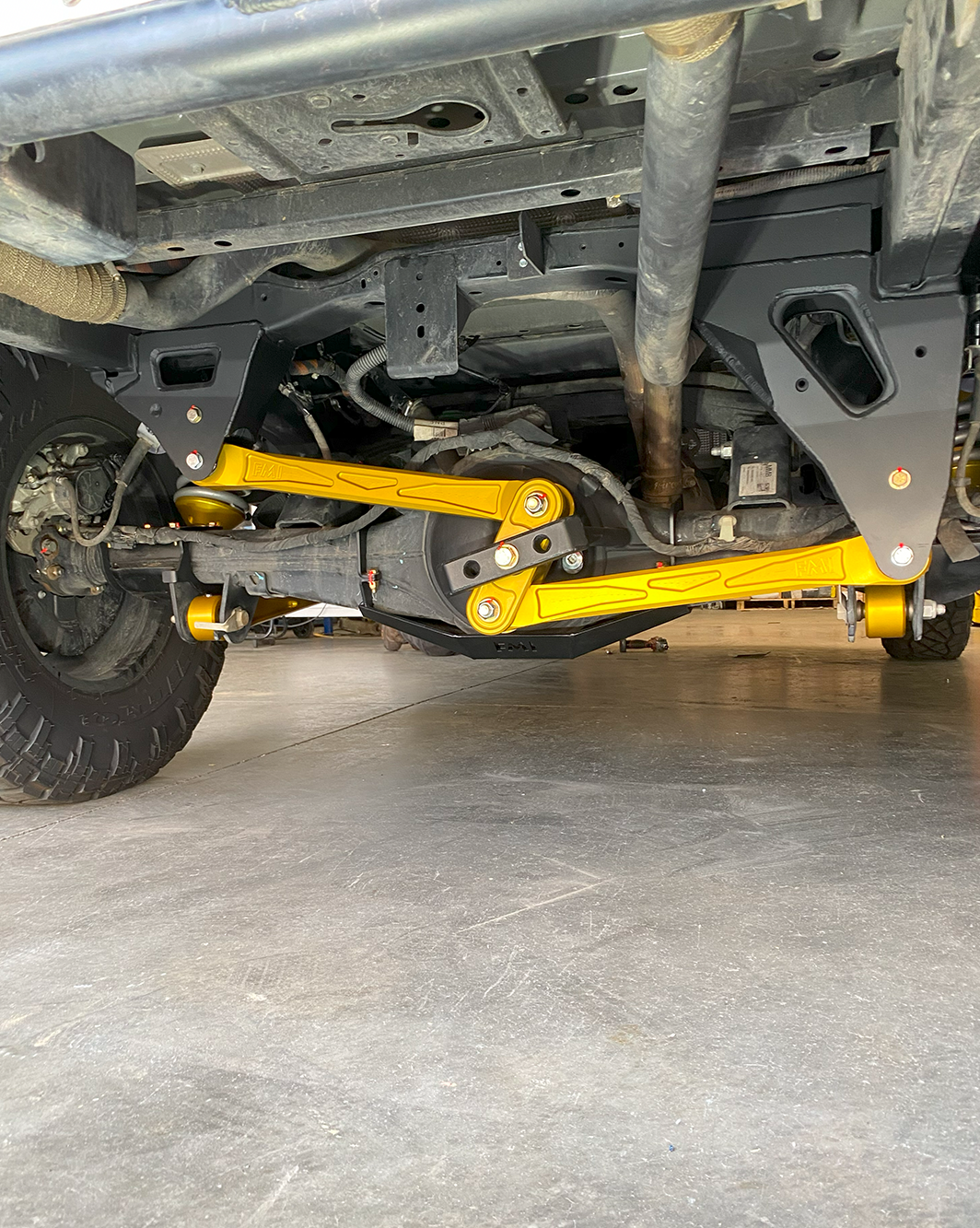 2024+ Ranger Raptor  Dual Tire Carrier Bed Organizer with 3.0 x 14 inch Coil Over Shock Suspension Long Travel 